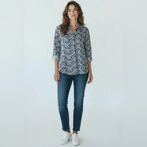 ✨Foxcroft Navy & White Eyelet Embroidered Button-Front Blouse | Size 6 |Rare✨